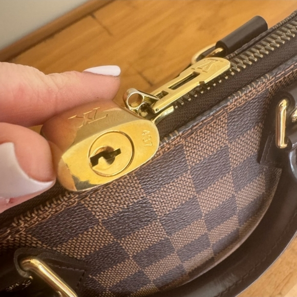 Just Showing - Louis Vuitton Damier Ebene Alma PM - Picture 10 of 15